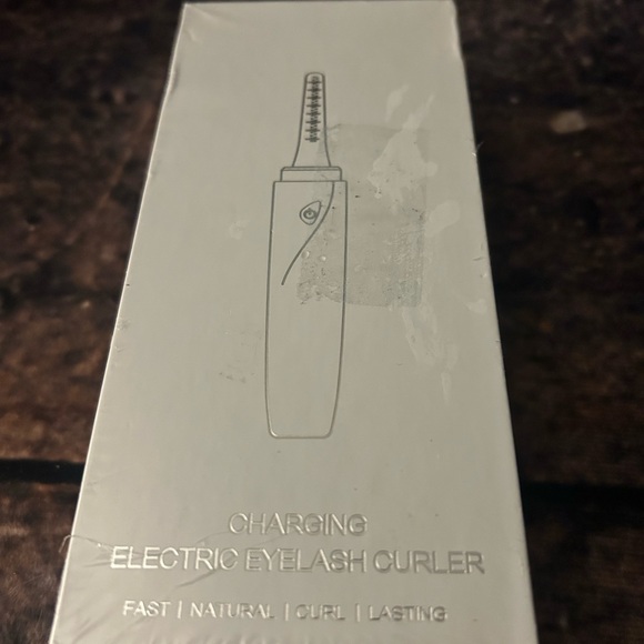 Heated Eyelash Curler w/Eyelash Comb Separator-USB C Rechargeable 4 Temp Levels - Picture 7 of 7